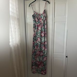 Small Felicity & Coco maxi floral dress. Side zipper+ adjustable shoulder straps